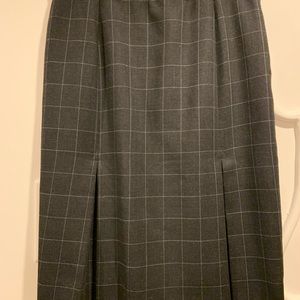 Oscar front pleat skirt